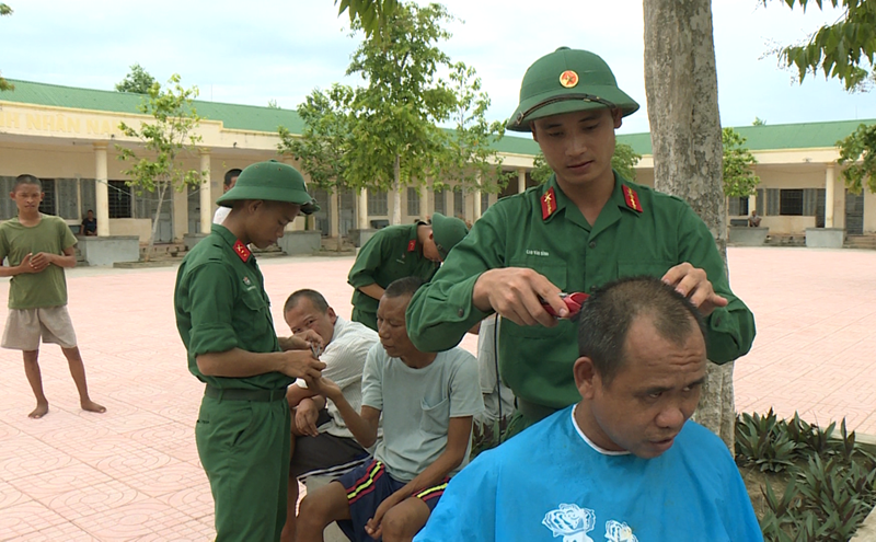 “Việc làm nhỏ, khơi nguồn yêu thương”

